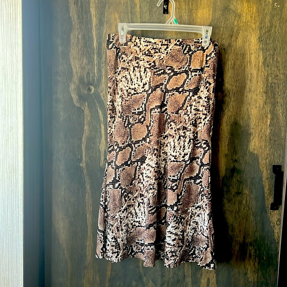 She + Sky Long Skirt Snake Skin Print.